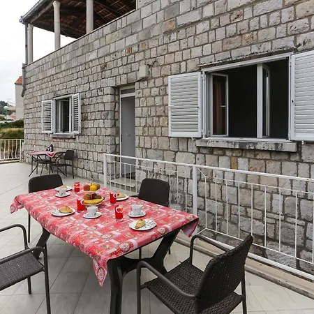 Sisic - One Bedroom With Terrace Apartament
