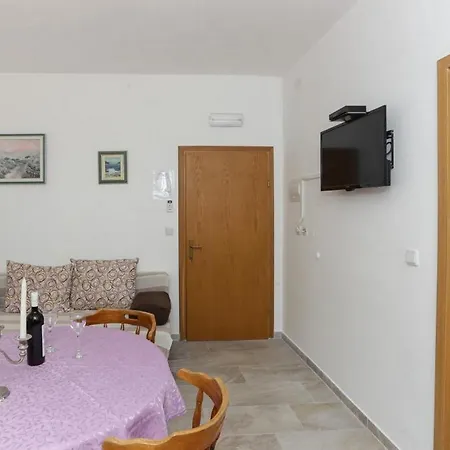 Sisic - One Bedroom With Terrace *