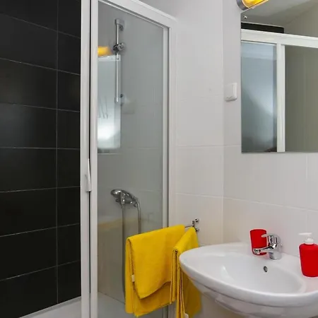 Lägenhet Sisic - One Bedroom With Terrace