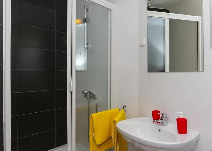 公寓 Sisic - One Bedroom With Terrace